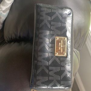 Michael Kors zipper black wallet